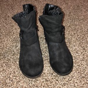 grey/black booties